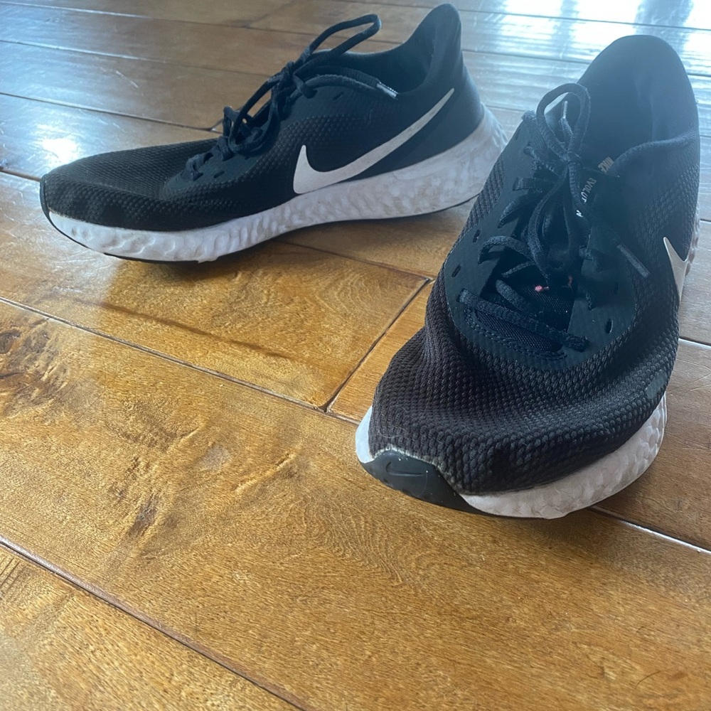 Mens nike revolution shoes